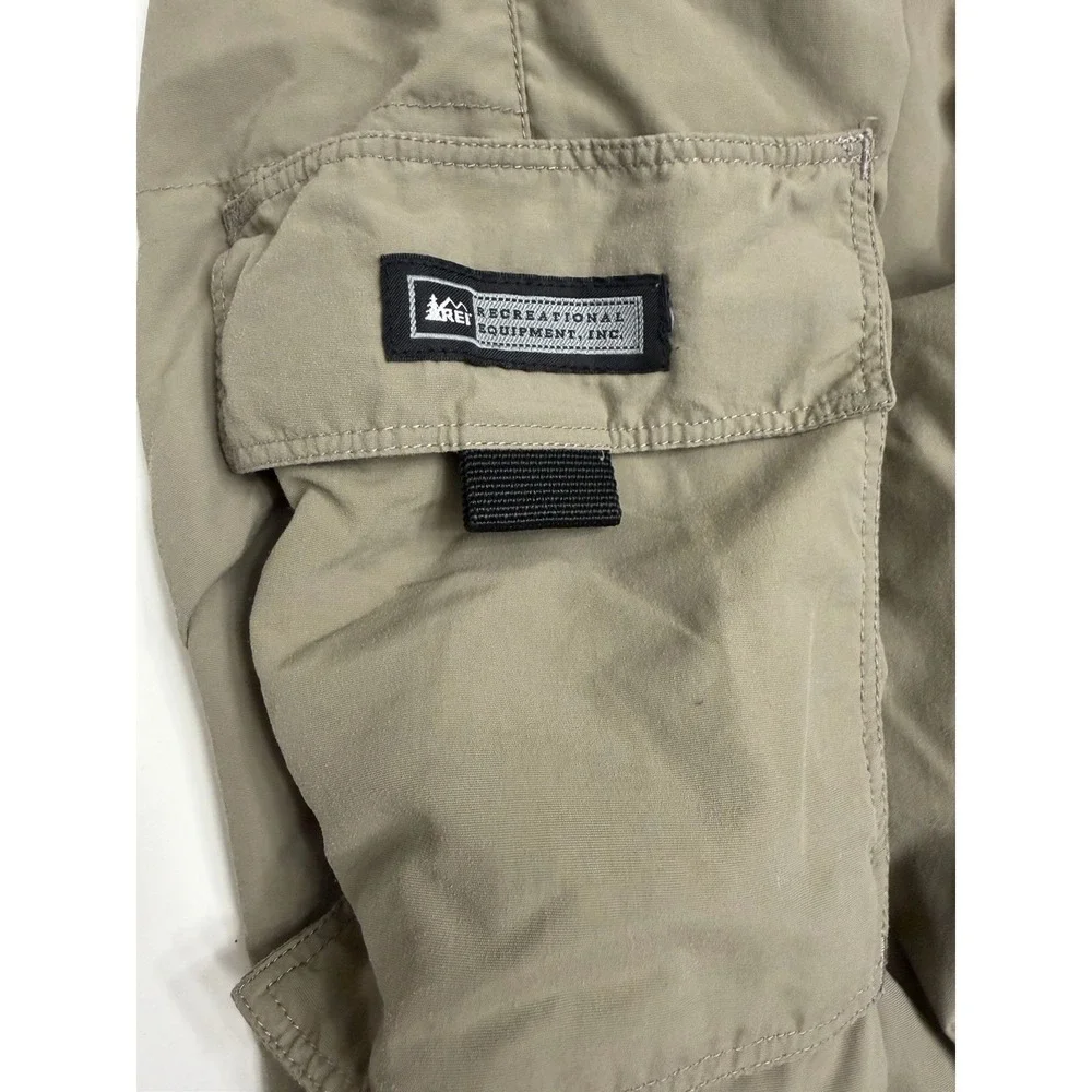 REI Co-op Men's Small Hiking Cargo Shorts Khaki Nylon Quick Dry Belted.     5240
